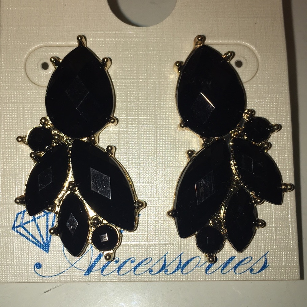Women’s fashion stud earring